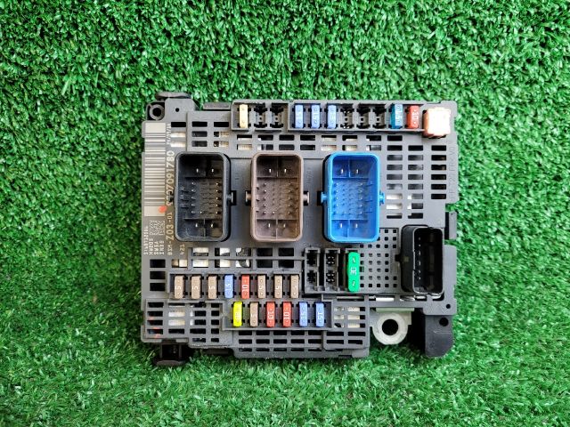 bontott CITROËN C4 PICASSO Biztosítéktábla Motortér