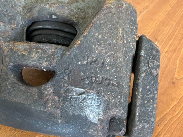 bontott CITROËN C4 PICASSO Jobb első Féknyereg Munkahengerrel