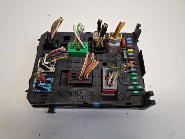 bontott CITROËN C4 PICASSO Biztosítéktábla Motortér