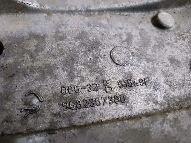 bontott CITROËN C4 PICASSO Generátor Tartó Bak