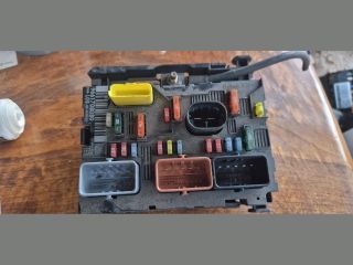 bontott CITROËN C4 PICASSO Biztosítéktábla Motortér