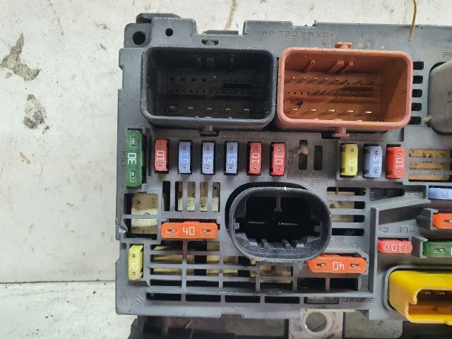 bontott CITROËN C4 PICASSO Biztosítéktábla Motortér