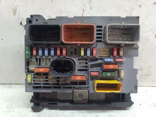 bontott CITROËN C4 PICASSO Biztosítéktábla Motortér