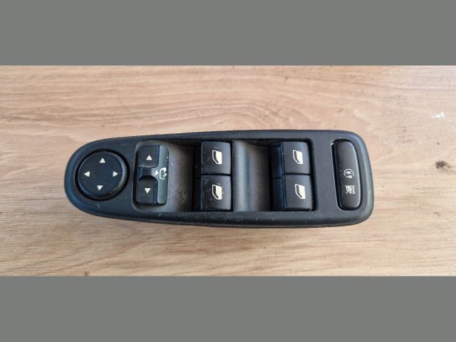 bontott CITROËN C4 PICASSO Bal első Ablakemelő Kapcsoló