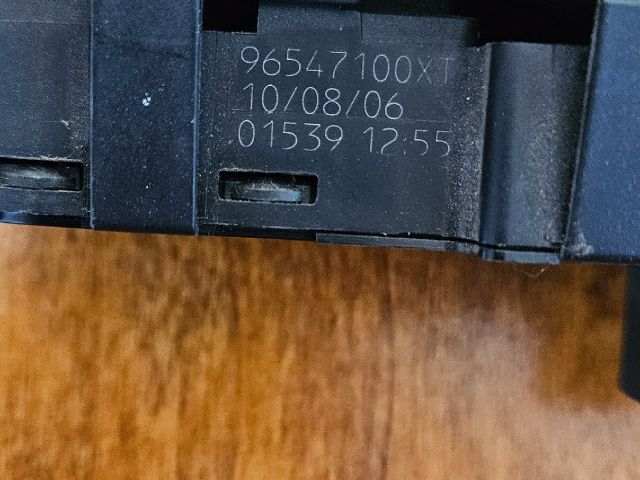 bontott CITROËN C4 PICASSO Bal első Ablakemelő Kapcsoló