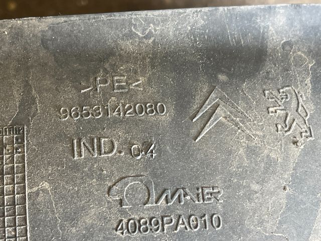 bontott CITROËN C4 PICASSO Bal első Dobbetét (Kerékjárati, Műanyag)