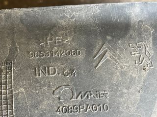 bontott CITROËN C4 PICASSO Bal első Dobbetét (Kerékjárati, Műanyag)