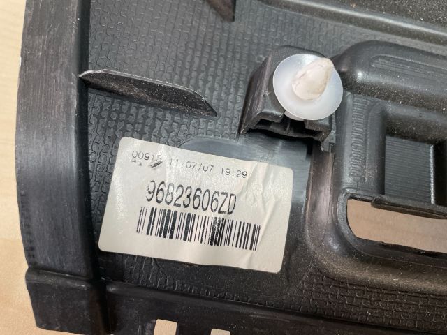 bontott CITROËN C4 PICASSO Bal hátsó Csomagtér Burkolat (Műanyag)