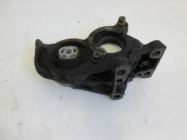 bontott CITROËN C4 PICASSO Bal hátsó Féltengely Tartó