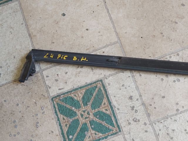 bontott CITROËN C4 PICASSO Bal hátsó Vízlehúzó Gumicsík