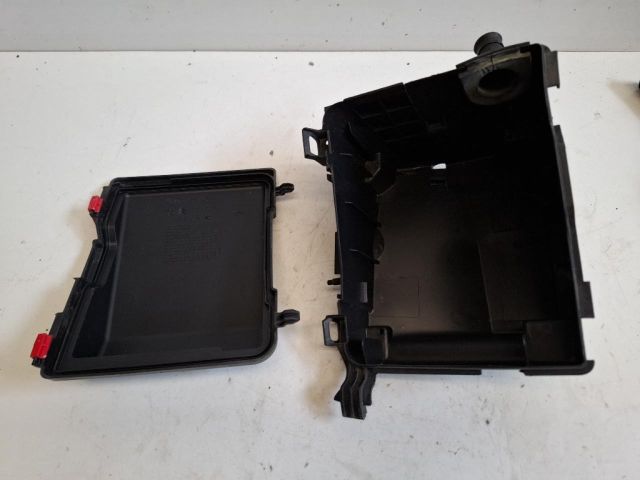 bontott CITROËN C4 PICASSO Biztosítéktábla Doboz