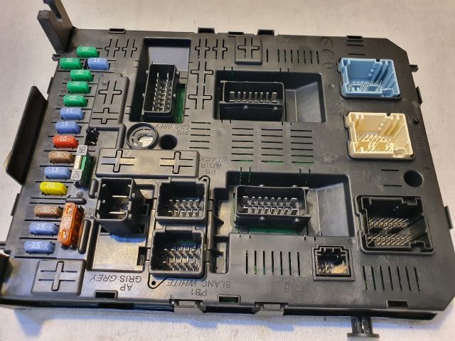 bontott CITROËN C4 PICASSO Biztosítéktábla Utastér