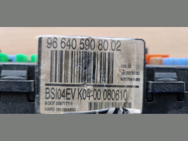 bontott CITROËN C4 PICASSO Biztosítéktábla Utastér