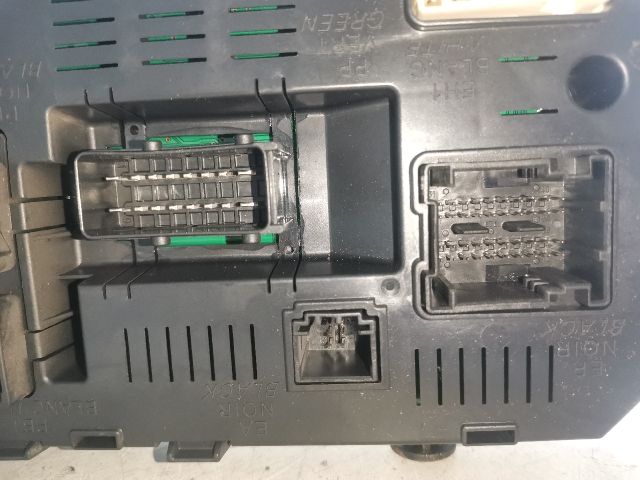 bontott CITROËN C4 PICASSO Biztosítéktábla Utastér