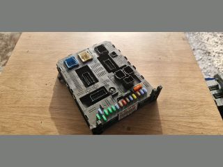 bontott CITROËN C4 PICASSO Biztosítéktábla Utastér