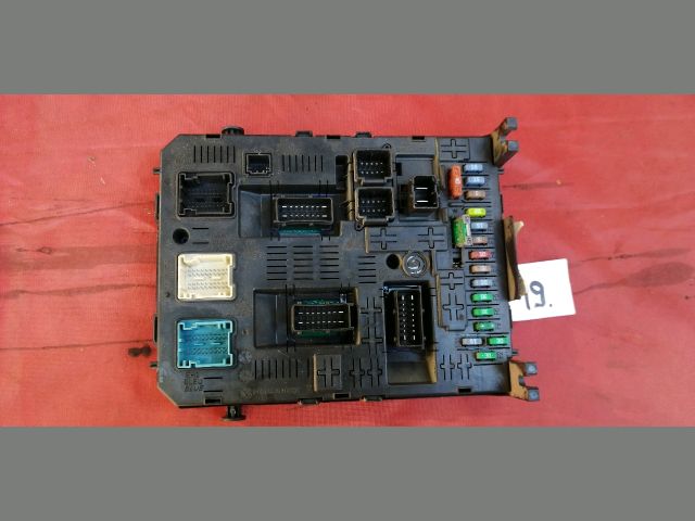 bontott CITROËN C4 PICASSO Biztosítéktábla Utastér