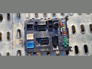 bontott CITROËN C4 PICASSO Biztosítéktábla Utastér