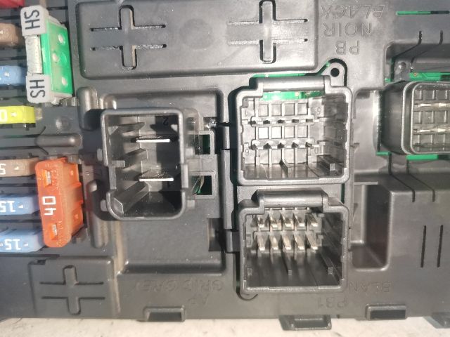 bontott CITROËN C4 PICASSO Biztosítéktábla Utastér