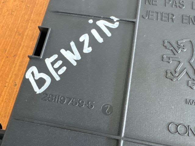 bontott CITROËN C4 PICASSO Biztosítéktábla Utastér