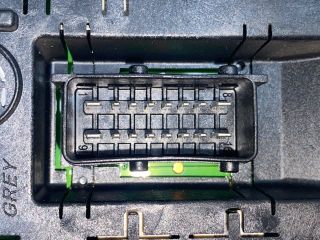 bontott CITROËN C4 PICASSO Biztosítéktábla Utastér