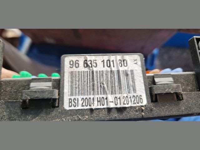 bontott CITROËN C4 PICASSO Biztosítéktábla Utastér