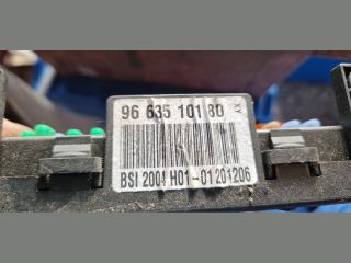 bontott CITROËN C4 PICASSO Biztosítéktábla Utastér