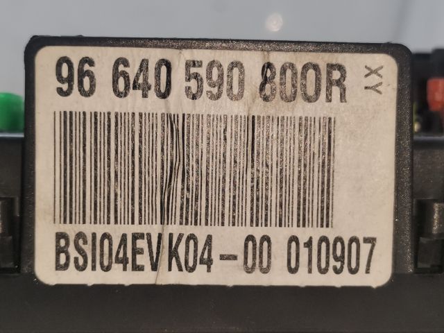 bontott CITROËN C4 PICASSO Biztosítéktábla Utastér