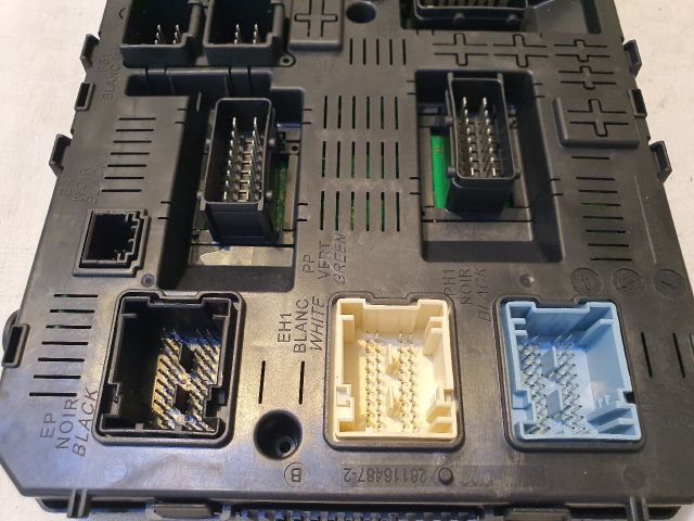 bontott CITROËN C4 PICASSO Biztosítéktábla Utastér