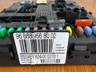 bontott CITROËN C4 PICASSO Biztosítéktábla Utastér