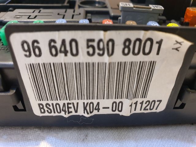 bontott CITROËN C4 PICASSO Biztosítéktábla Utastér