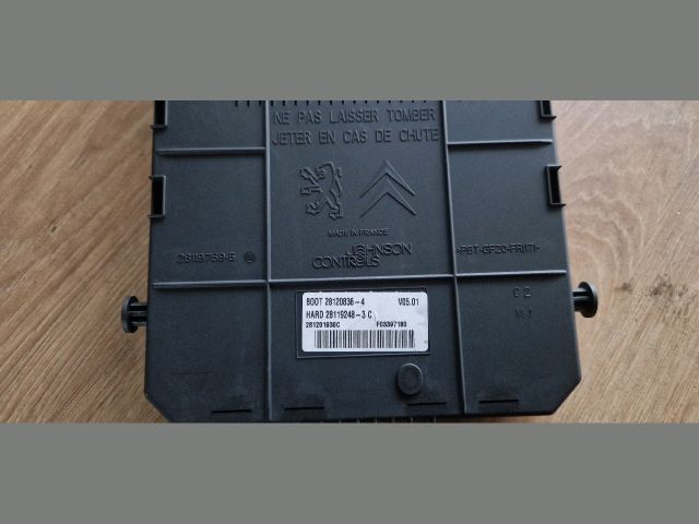 bontott CITROËN C4 PICASSO Biztosítéktábla Utastér