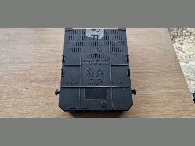 bontott CITROËN C4 PICASSO Biztosítéktábla Utastér