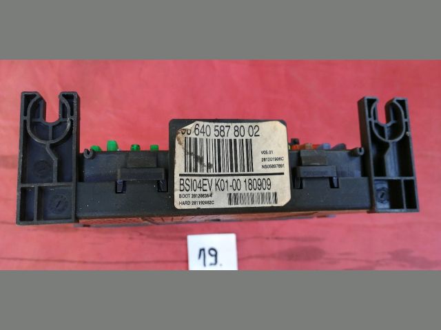 bontott CITROËN C4 PICASSO Biztosítéktábla Utastér