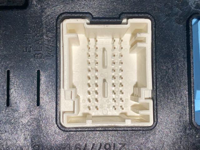 bontott CITROËN C4 PICASSO Biztosítéktábla Utastér