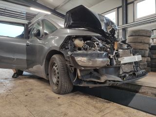 bontott CITROËN C4 PICASSO Csomagtérajtó Burkolat Alsó