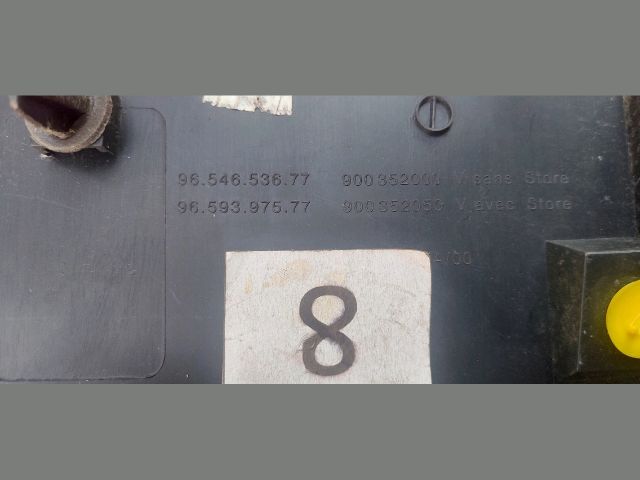 bontott CITROËN C4 PICASSO Csomagtérajtó Burkolat Felső