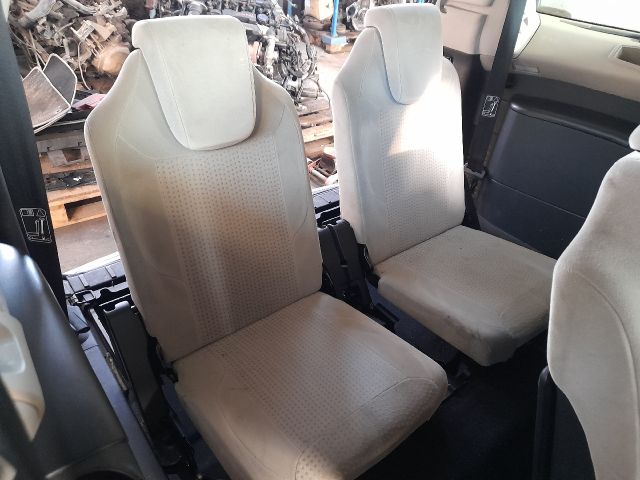 bontott CITROËN C4 PICASSO Csomagtérajtó Gumikéder