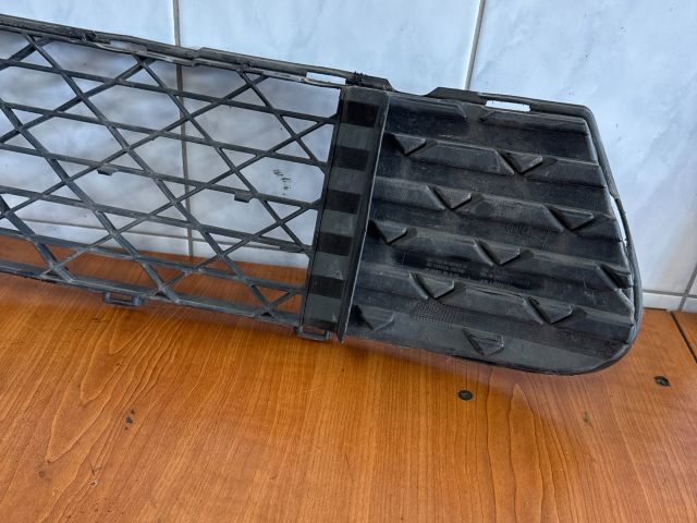 bontott CITROËN C4 PICASSO Első Lökhárító Alsó Középső Díszrács