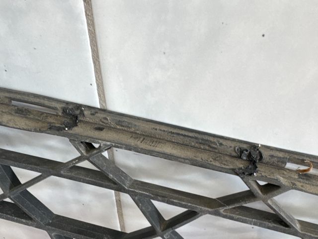 bontott CITROËN C4 PICASSO Első Lökhárító Alsó Középső Díszrács