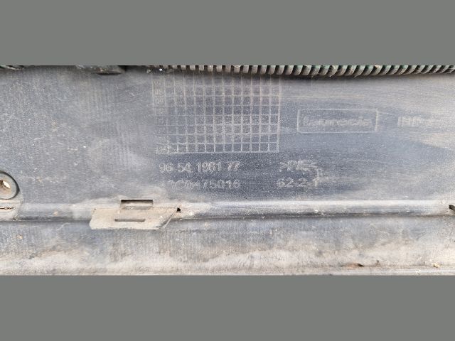 bontott CITROËN C4 PICASSO Első Lökhárító (Részeivel)