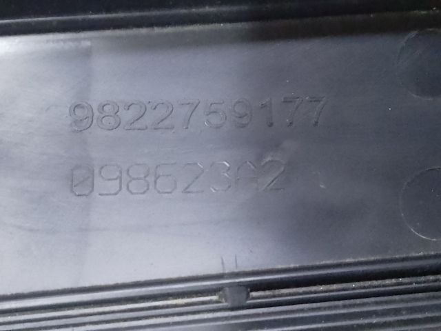 bontott CITROËN C4 PICASSO Első Szélvédő Jobb Díszléc