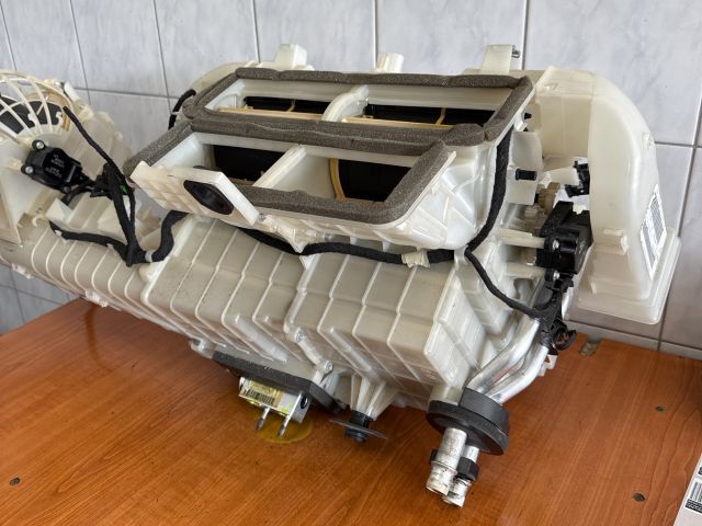 bontott CITROËN C4 PICASSO Fűtés Box