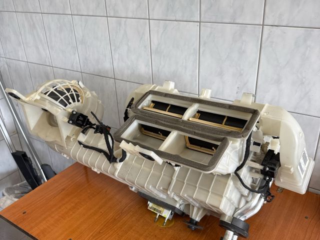 bontott CITROËN C4 PICASSO Fűtés Box