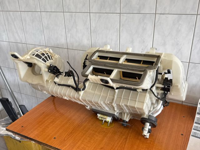 bontott CITROËN C4 PICASSO Fűtés Box