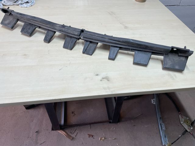 bontott CITROËN C4 PICASSO Hátsó középső Lökhárító Tartó (Műanyag)