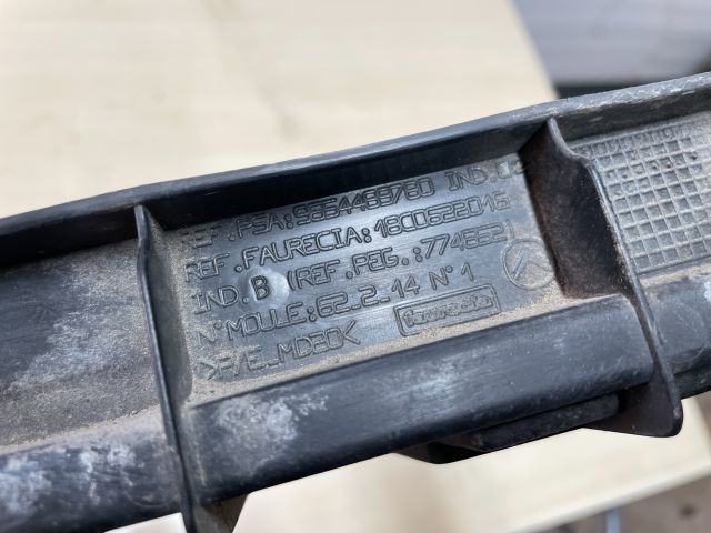 bontott CITROËN C4 PICASSO Hátsó középső Lökhárító Tartó (Műanyag)