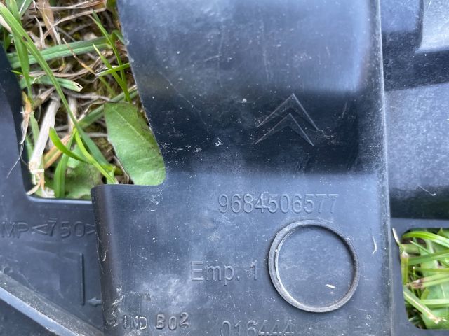 bontott CITROËN C4 PICASSO Hűtőrács