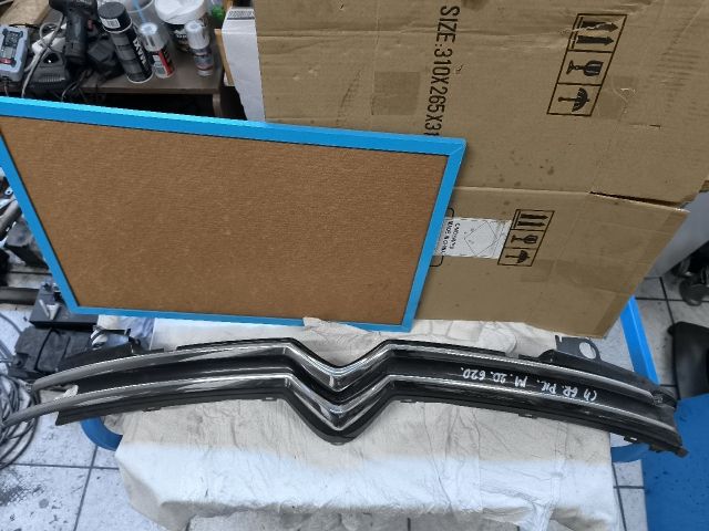 bontott CITROËN C4 PICASSO Hűtőrács