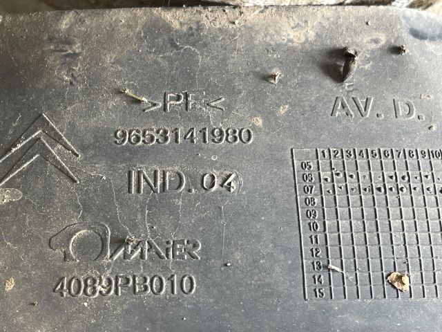 bontott CITROËN C4 PICASSO Jobb első Dobbetét (Kerékjárati, Műanyag)