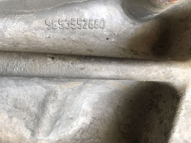 bontott CITROËN C4 PICASSO Jobb első Féltengely Tartó